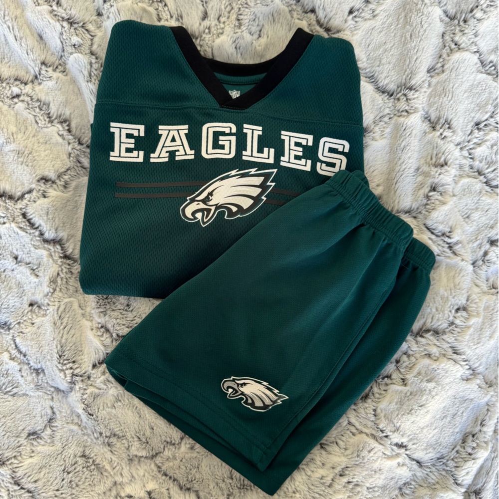 Philadelphia EAGLES football team outfit Size 4/5-Small-4T